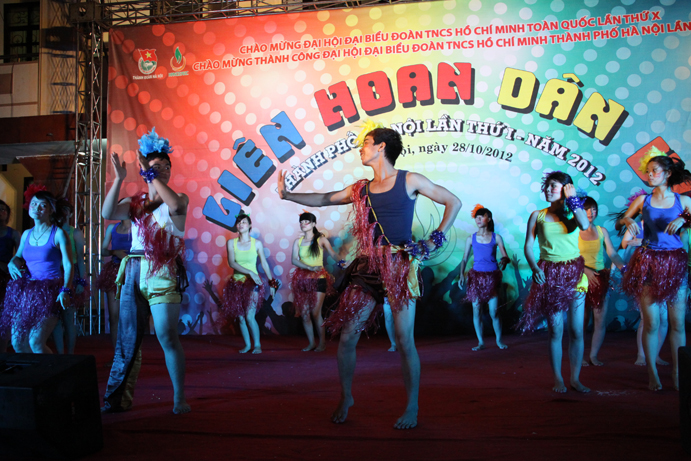 Tiết mục dự thi của CLB dân vũ của thành đoàn Hà Nội